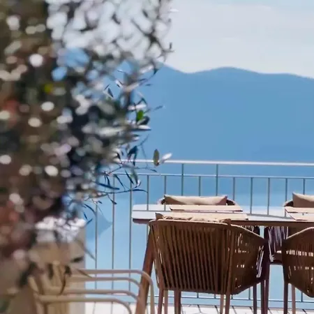 Tonarino Iseo Apartment *